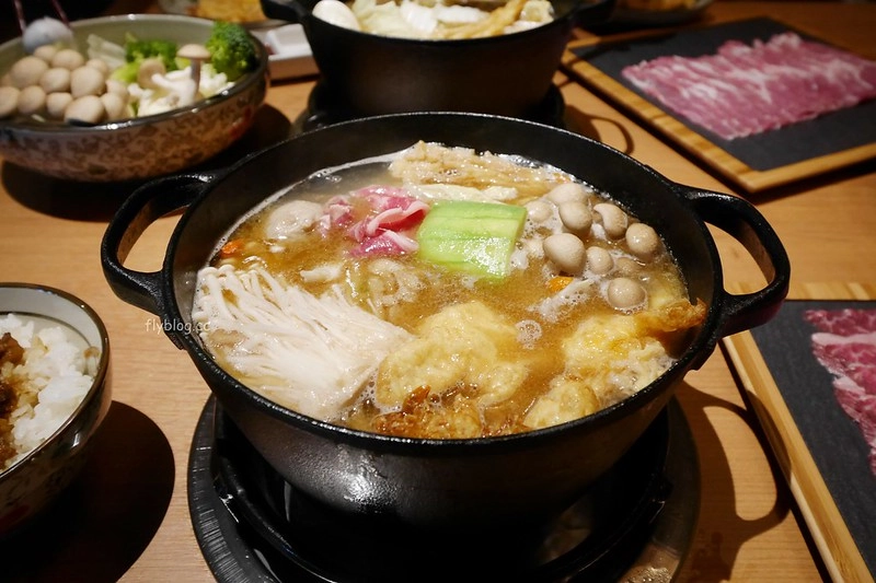 【台中南屯】湯棧公益店，輕井澤三代店，主打古早味麻油雞、燒酒雞，餐點份量多而且有質感 @飛天璇的口袋