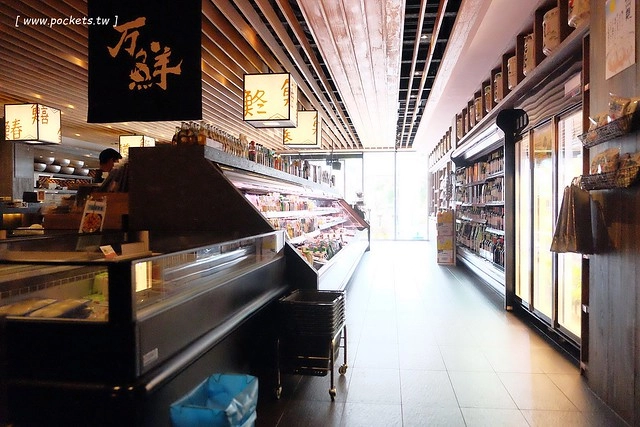 鮨樂海鮮市場 火鍋┃台中西屯美食：現流新鮮海產看的到，海鮮火鍋食材超霸氣，每日當天魚獲現點現煮 @飛天璇的口袋