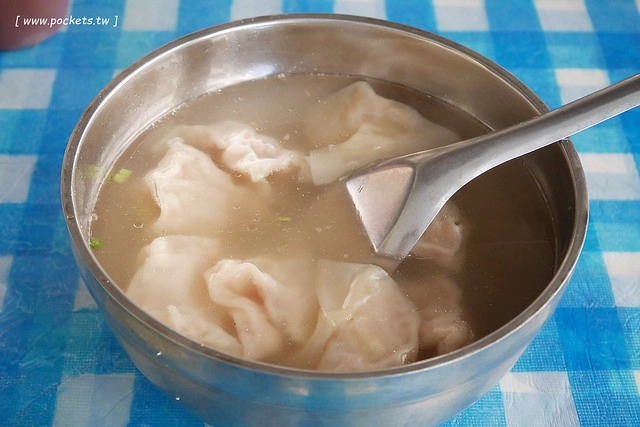 台中北區｜澎湖早點．現桿現煎的蛋餅香酥脆口，蛋餅搭配餛飩湯特殊吃法 @飛天璇的口袋