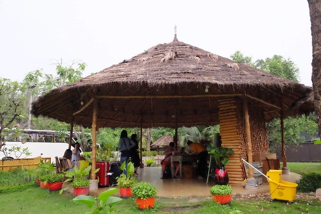 泰國安帕瓦｜Asita Eco Resort 阿希塔生態度假村｜以環保為主的綠色飯店，享受緊鄰河畔的小木屋風情 @飛天璇的口袋