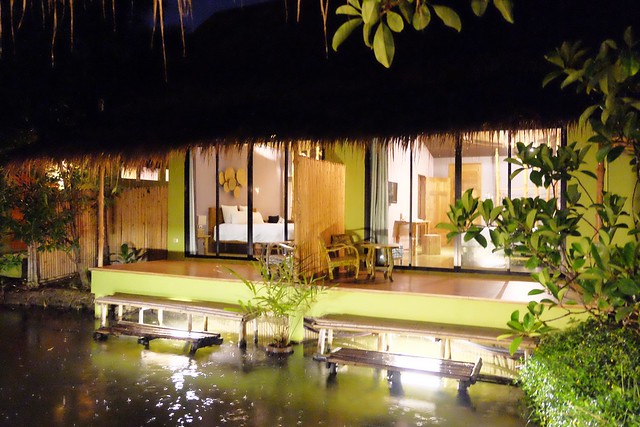 泰國安帕瓦｜Asita Eco Resort 阿希塔生態度假村｜以環保為主的綠色飯店，享受緊鄰河畔的小木屋風情 @飛天璇的口袋