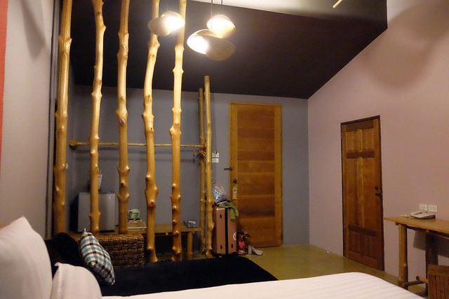 泰國安帕瓦｜Asita Eco Resort 阿希塔生態度假村｜以環保為主的綠色飯店，享受緊鄰河畔的小木屋風情 @飛天璇的口袋