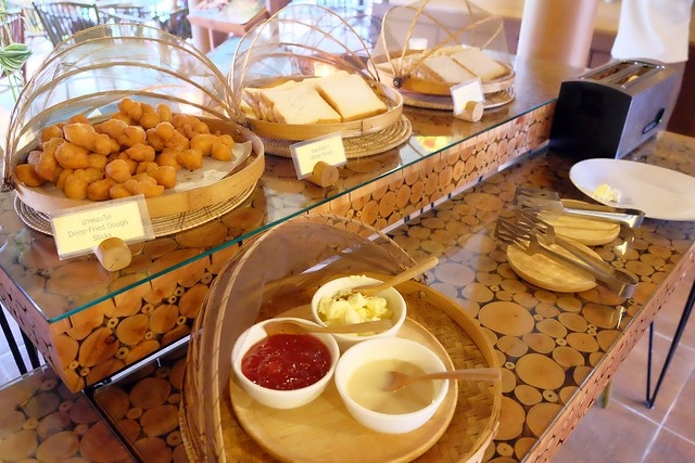 泰國安帕瓦｜Asita Eco Resort 阿希塔生態度假村｜以環保為主的綠色飯店，享受緊鄰河畔的小木屋風情 @飛天璇的口袋