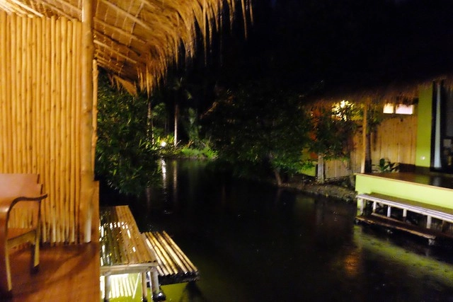 泰國安帕瓦｜Asita Eco Resort 阿希塔生態度假村｜以環保為主的綠色飯店，享受緊鄰河畔的小木屋風情 @飛天璇的口袋