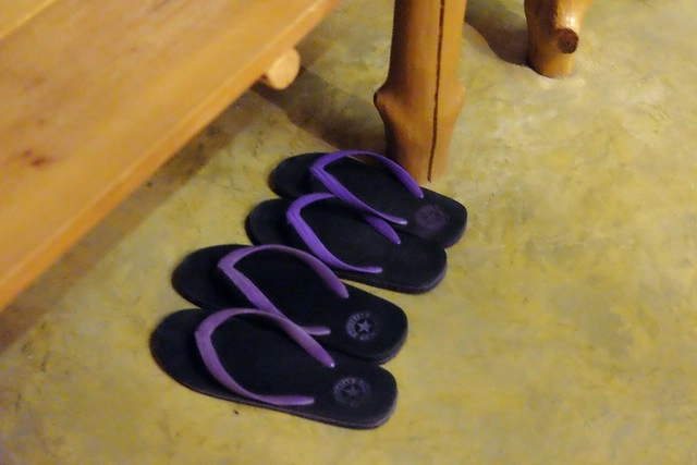 泰國安帕瓦｜Asita Eco Resort 阿希塔生態度假村｜以環保為主的綠色飯店，享受緊鄰河畔的小木屋風情 @飛天璇的口袋