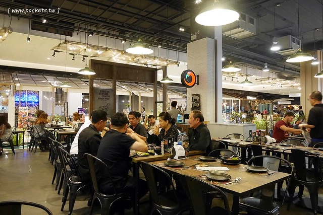 泰國華欣｜ลาวญวน Laos Yuan Restaurant｜泰國知名連鎖餐廳，位於BLUPORT Hua Hin Resort Mall一樓，餐點平價又美味 @飛天璇的口袋