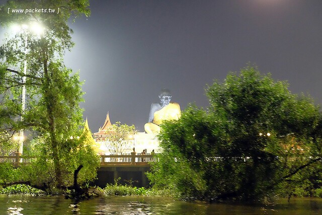 泰國安帕瓦｜泰國水燈節(Loy Krathong Festival)｜安帕瓦Amphawa水燈節，賞船賞螢火蟲，船上施放水燈活動 @飛天璇的口袋