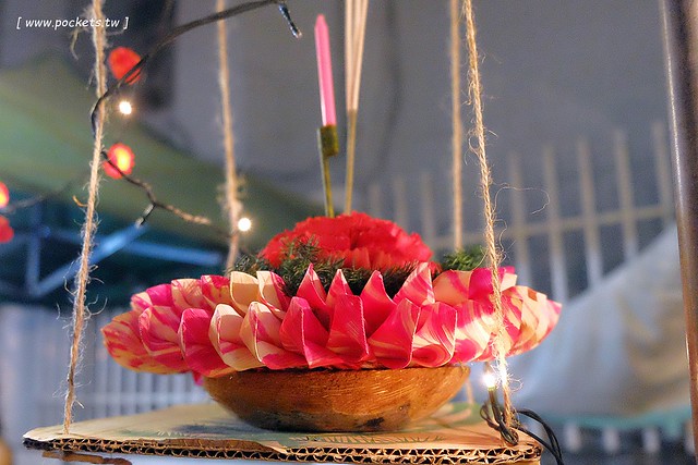 泰國安帕瓦｜泰國水燈節(Loy Krathong Festival)｜安帕瓦Amphawa水燈節，賞船賞螢火蟲，船上施放水燈活動 @飛天璇的口袋