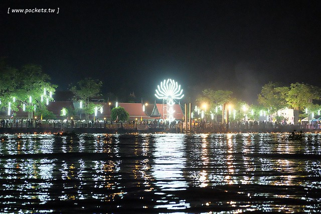 泰國安帕瓦｜泰國水燈節(Loy Krathong Festival)｜安帕瓦Amphawa水燈節，賞船賞螢火蟲，船上施放水燈活動 @飛天璇的口袋