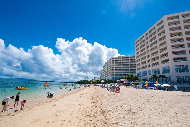 日本沖繩｜Rizzan 麗山海景皇宮度假酒店谷茶灣．恩納地區親子友善飯店，房間可以看到無敵海景 @飛天璇的口袋