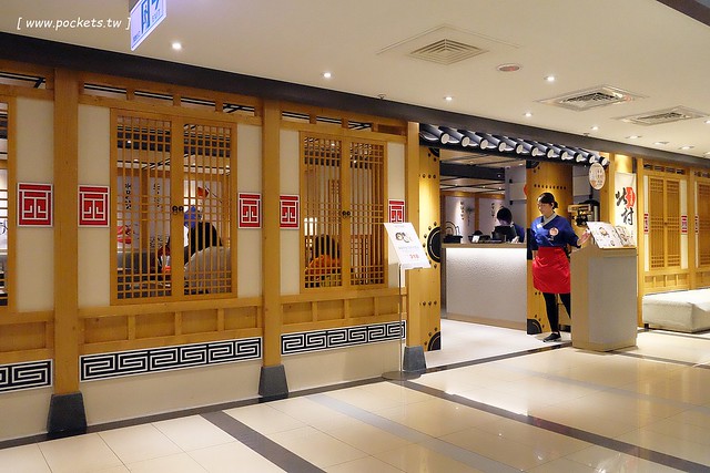 【台中北區】北村豆腐家，重現百年韓屋味道，小菜5種可以免費續，還有多樣韓國國民排隊美食，中友百貨C棟B3 @飛天璇的口袋