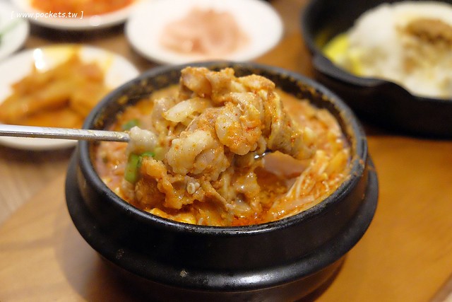 【台中北區】北村豆腐家，重現百年韓屋味道，小菜5種可以免費續，還有多樣韓國國民排隊美食，中友百貨C棟B3 @飛天璇的口袋