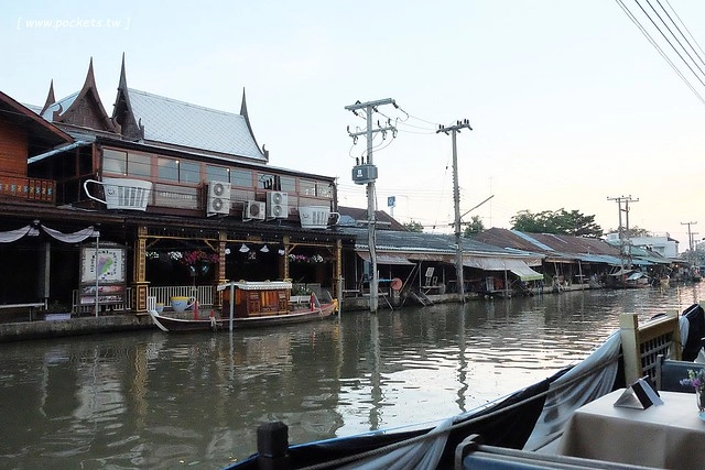 泰國安帕瓦｜泰國水燈節(Loy Krathong Festival)｜安帕瓦Amphawa水燈節，賞船賞螢火蟲，船上施放水燈活動 @飛天璇的口袋