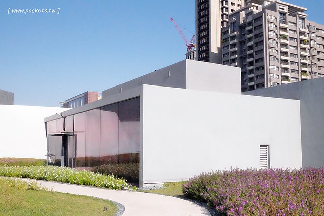 【台中西屯】台中國家歌劇院：伊東豊雄的現代建築，以自然為主題，結合劇院、商場、餐廳和空中花園 @飛天璇的口袋