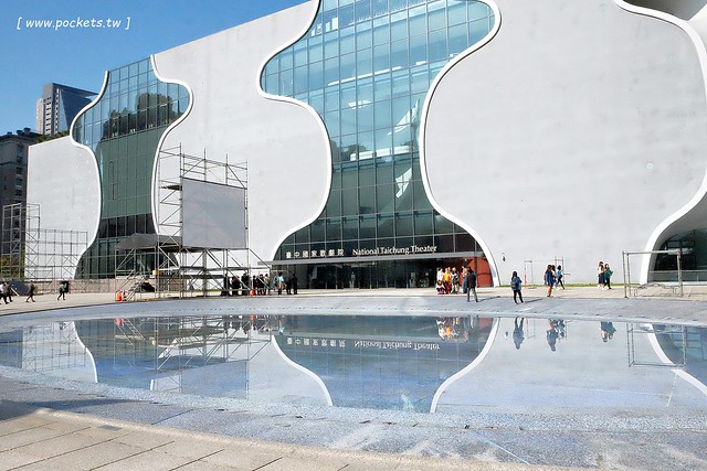 【台中西屯】台中國家歌劇院：伊東豊雄的現代建築，以自然為主題，結合劇院、商場、餐廳和空中花園 @飛天璇的口袋