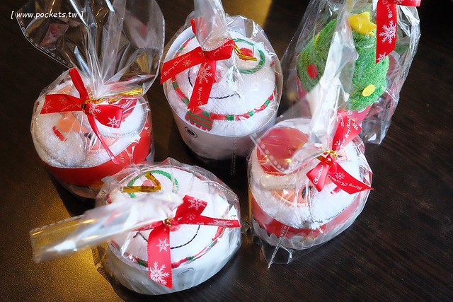 漢堡巴士 Burger Bus：充滿英國風情的早午餐店，鄰近東區旱溪夜市，一樓有不定期攝影展展出，還有許多可愛的小巴士模型 @飛天璇的口袋