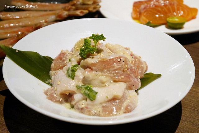 燒肉風間 Kazama┃台中公益路美食：期間限定哈利波特活動，華麗新年晚宴三人套餐足夠四人使用，打卡送密函享餐點優惠 @飛天璇的口袋