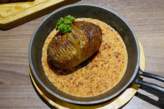 燒肉風間 Kazama┃台中公益路美食：期間限定哈利波特活動，華麗新年晚宴三人套餐足夠四人使用，打卡送密函享餐點優惠 @飛天璇的口袋