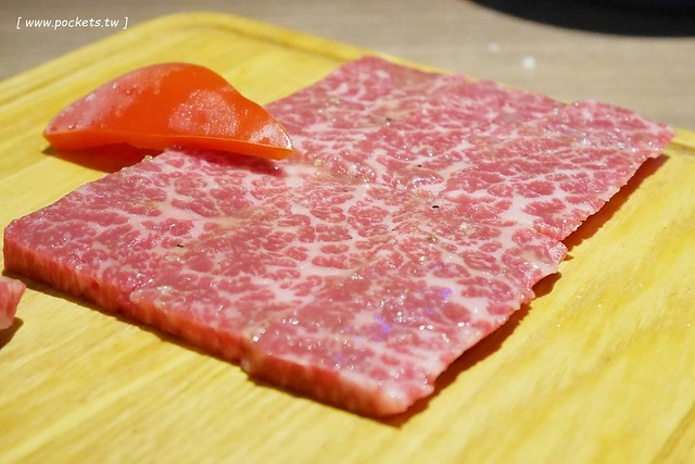 燒肉風間 Kazama┃台中公益路美食：期間限定哈利波特活動，華麗新年晚宴三人套餐足夠四人使用，打卡送密函享餐點優惠 @飛天璇的口袋