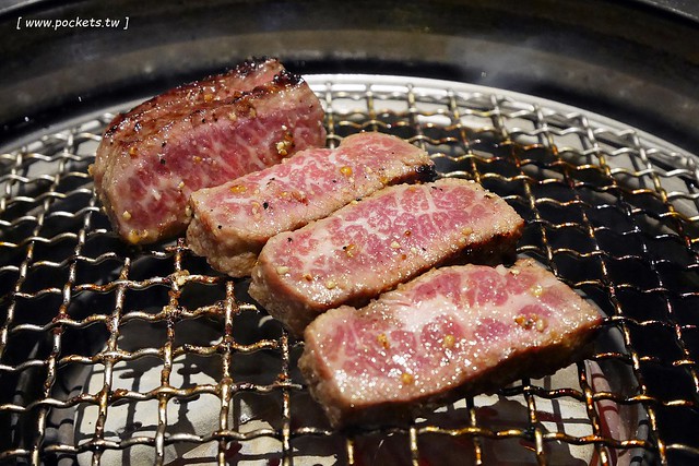 燒肉風間 Kazama┃台中公益路美食：期間限定哈利波特活動，華麗新年晚宴三人套餐足夠四人使用，打卡送密函享餐點優惠 @飛天璇的口袋