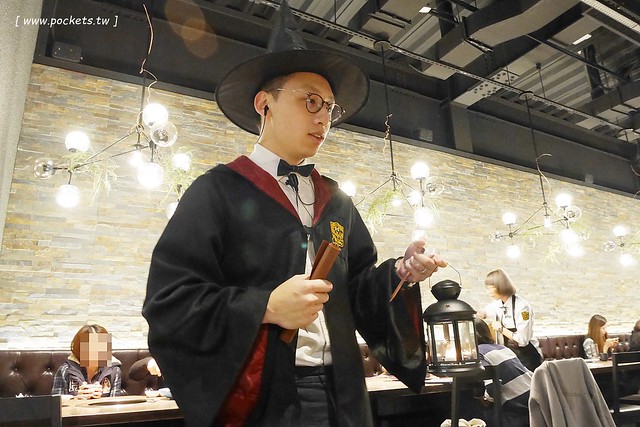 燒肉風間 Kazama┃台中公益路美食：期間限定哈利波特活動，華麗新年晚宴三人套餐足夠四人使用，打卡送密函享餐點優惠 @飛天璇的口袋