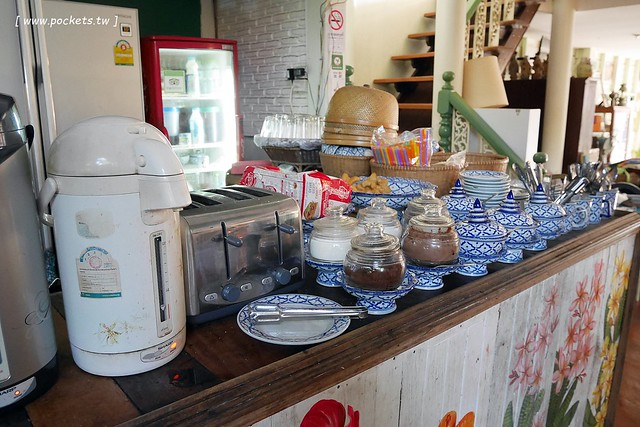 泰國安帕瓦｜Baanrak Amphawa 安帕瓦愛之家旅館｜泰國傳統水上屋，鄰近安帕瓦水上市場，可以參加晚上賞螢清晨供僧活動 @飛天璇的口袋