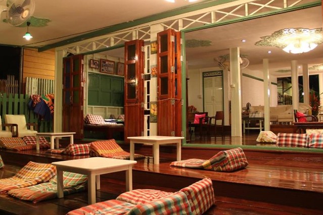 泰國安帕瓦｜Baanrak Amphawa 安帕瓦愛之家旅館｜泰國傳統水上屋，鄰近安帕瓦水上市場，可以參加晚上賞螢清晨供僧活動 @飛天璇的口袋