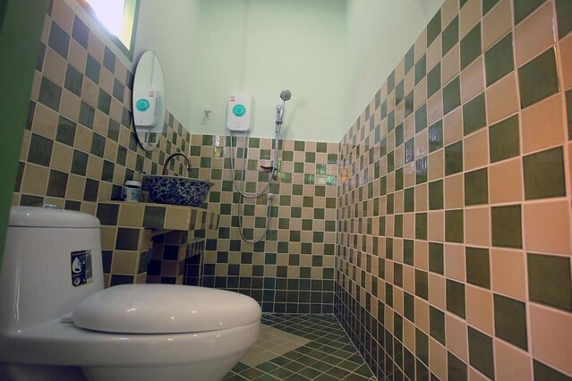 泰國安帕瓦｜Baanrak Amphawa 安帕瓦愛之家旅館｜泰國傳統水上屋，鄰近安帕瓦水上市場，可以參加晚上賞螢清晨供僧活動 @飛天璇的口袋