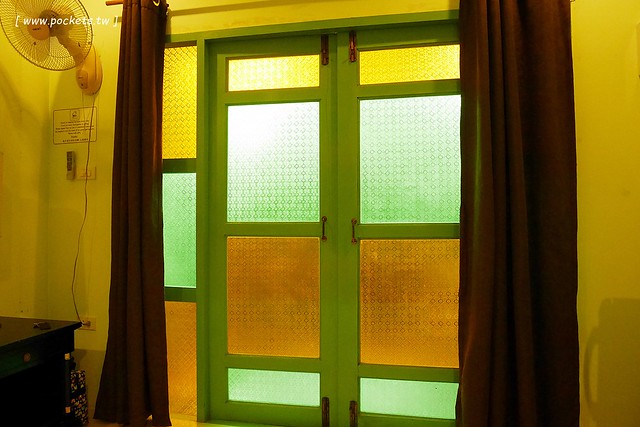 泰國安帕瓦｜Baanrak Amphawa 安帕瓦愛之家旅館｜泰國傳統水上屋，鄰近安帕瓦水上市場，可以參加晚上賞螢清晨供僧活動 @飛天璇的口袋