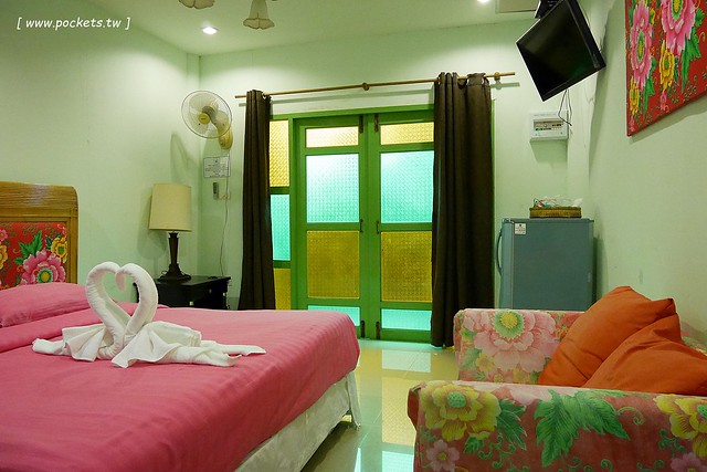 泰國安帕瓦｜Baanrak Amphawa 安帕瓦愛之家旅館｜泰國傳統水上屋，鄰近安帕瓦水上市場，可以參加晚上賞螢清晨供僧活動 @飛天璇的口袋