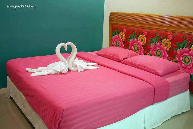 泰國安帕瓦｜Baanrak Amphawa 安帕瓦愛之家旅館｜泰國傳統水上屋，鄰近安帕瓦水上市場，可以參加晚上賞螢清晨供僧活動 @飛天璇的口袋