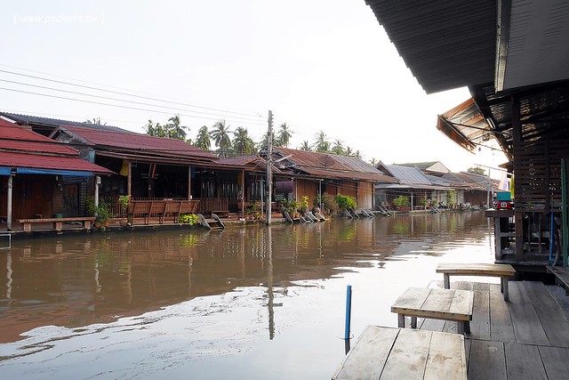 泰國安帕瓦｜Baanrak Amphawa 安帕瓦愛之家旅館｜泰國傳統水上屋，鄰近安帕瓦水上市場，可以參加晚上賞螢清晨供僧活動 @飛天璇的口袋