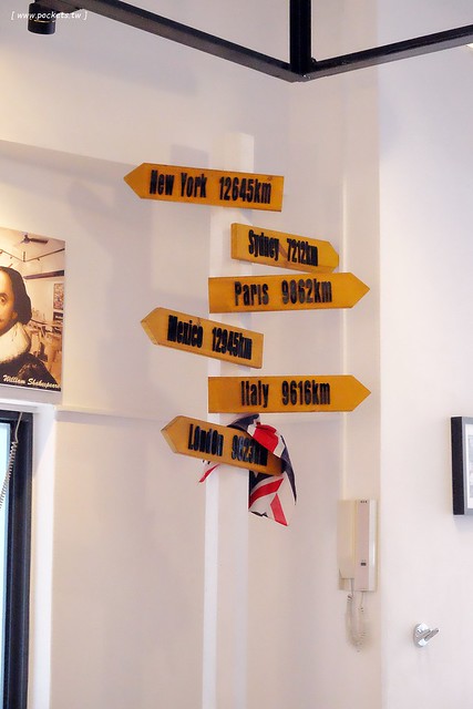 漢堡巴士 Burger Bus：充滿英國風情的早午餐店，鄰近東區旱溪夜市，一樓有不定期攝影展展出，還有許多可愛的小巴士模型 @飛天璇的口袋