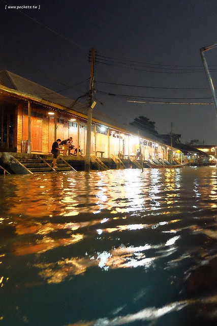 泰國安帕瓦｜泰國水燈節(Loy Krathong Festival)｜安帕瓦Amphawa水燈節，賞船賞螢火蟲，船上施放水燈活動 @飛天璇的口袋