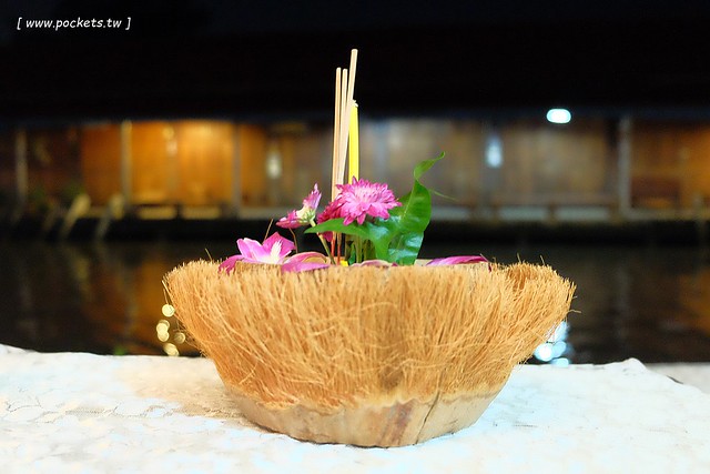 泰國安帕瓦｜泰國水燈節(Loy Krathong Festival)｜安帕瓦Amphawa水燈節，賞船賞螢火蟲，船上施放水燈活動 @飛天璇的口袋