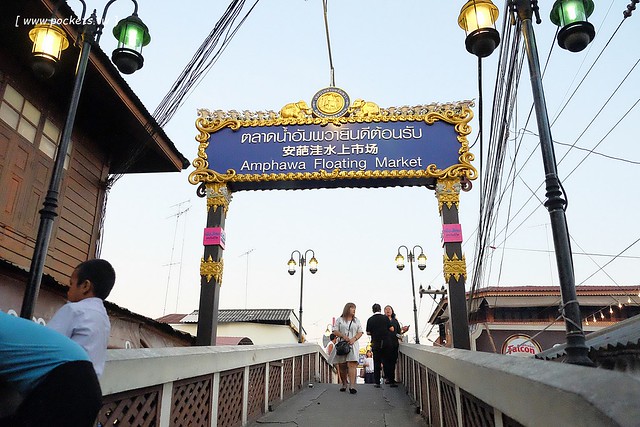 泰國安帕瓦｜泰國水燈節(Loy Krathong Festival)｜安帕瓦Amphawa水燈節，賞船賞螢火蟲，船上施放水燈活動 @飛天璇的口袋