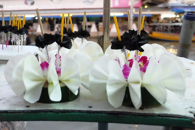 泰國安帕瓦｜泰國水燈節(Loy Krathong Festival)｜安帕瓦Amphawa水燈節，賞船賞螢火蟲，船上施放水燈活動 @飛天璇的口袋