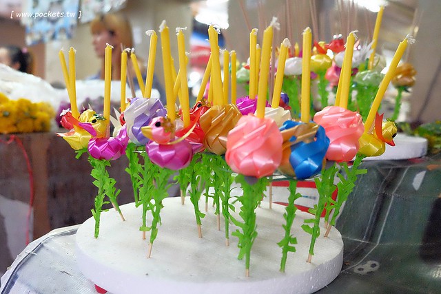 泰國安帕瓦｜泰國水燈節(Loy Krathong Festival)｜安帕瓦Amphawa水燈節，賞船賞螢火蟲，船上施放水燈活動 @飛天璇的口袋