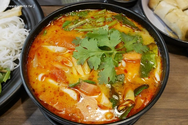 泰國華欣｜ลาวญวน Laos Yuan Restaurant｜泰國知名連鎖餐廳，位於BLUPORT Hua Hin Resort Mall一樓，餐點平價又美味 @飛天璇的口袋