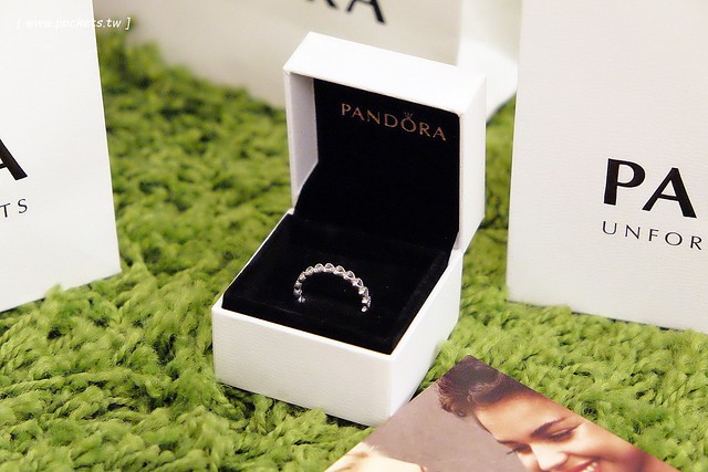 潘朵拉手鍊．Pandora｜潘朵拉開箱文！很多女生夢寐以求的手鍊，串造一個屬於自已的故事，祝我生日快樂，迎接更燦爛的一年 @飛天璇的口袋
