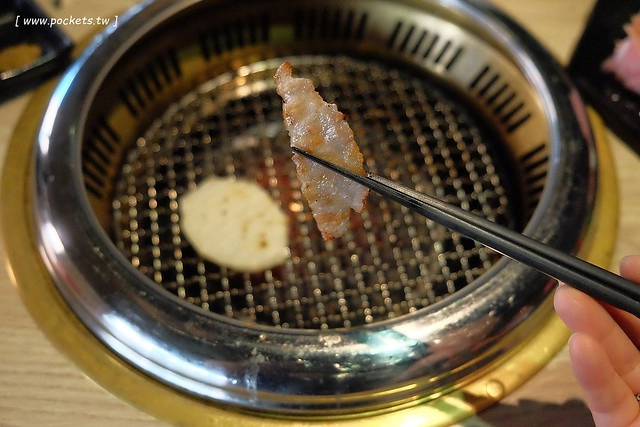 一頭牛日式燒肉．清酒┃台中南屯美食：台中公益路日式燒肉店，全新菜單11月新上市，大口享受9A級和牛套餐 @飛天璇的口袋