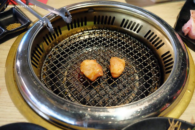 一頭牛日式燒肉．清酒┃台中南屯美食：台中公益路日式燒肉店，全新菜單11月新上市，大口享受9A級和牛套餐 @飛天璇的口袋