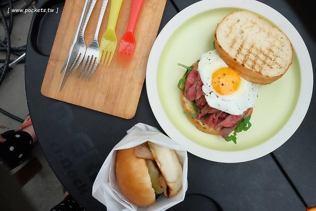 【台中北屯】柴窯火腿製造所，團購界搶翻天的牛肉、香腸、火腿、肉鬆還有三明治 @飛天璇的口袋