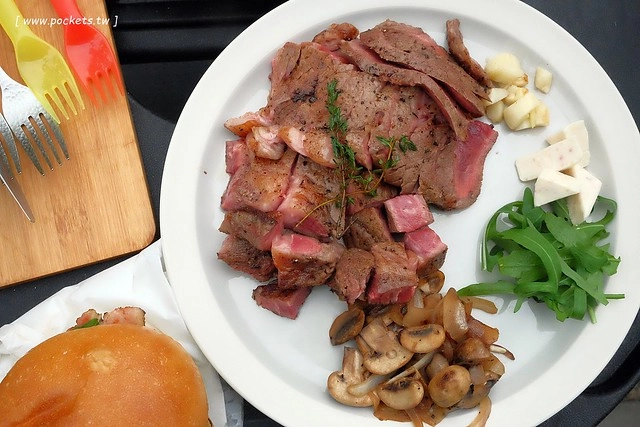 【台中北屯】柴窯火腿製造所，團購界搶翻天的牛肉、香腸、火腿、肉鬆還有三明治 @飛天璇的口袋