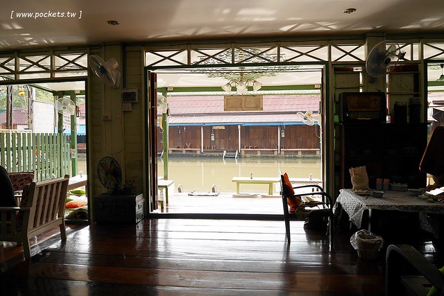 泰國安帕瓦｜Baanrak Amphawa 安帕瓦愛之家旅館｜泰國傳統水上屋，鄰近安帕瓦水上市場，可以參加晚上賞螢清晨供僧活動 @飛天璇的口袋