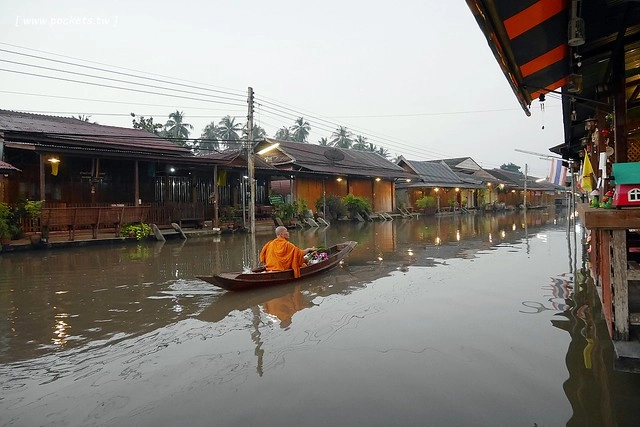 泰國安帕瓦｜Baanrak Amphawa 安帕瓦愛之家旅館｜泰國傳統水上屋，鄰近安帕瓦水上市場，可以參加晚上賞螢清晨供僧活動 @飛天璇的口袋