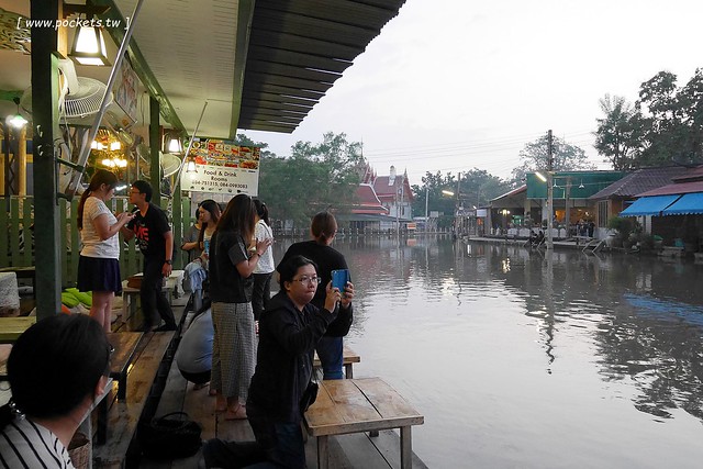 泰國安帕瓦｜Baanrak Amphawa 安帕瓦愛之家旅館｜泰國傳統水上屋，鄰近安帕瓦水上市場，可以參加晚上賞螢清晨供僧活動 @飛天璇的口袋