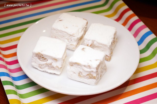 厝咖 True Colors┃台中西屯美食：隱身巷弄間的個人手作甜點工坊，可以品嚐世面世見的甜點種類，還有個人推薦冰滴咖啡和香水檸檬氣泡 @飛天璇的口袋