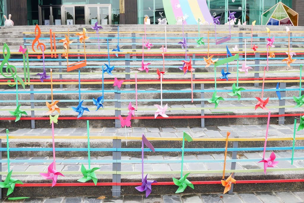 2018臺中藝術季”繽紛風車”裝置藝術┃台中太平：七大裝置藝術上千繽紛風車，屯區藝文中心最新拍照打卡點 @飛天璇的口袋