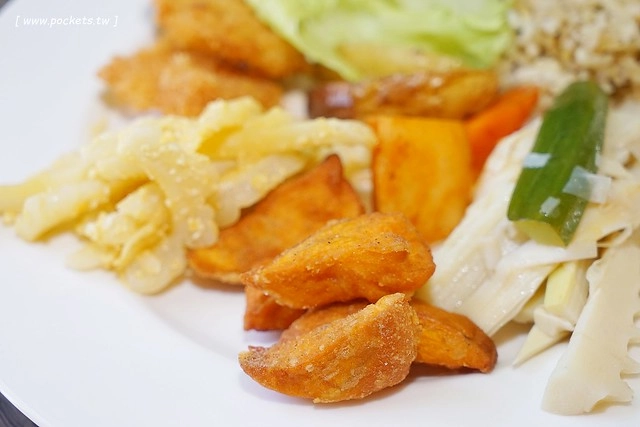 陶然左岸蔬食百匯吃到飽｜380元吃到飽，義大利illy咖啡、阿里山桃喜紅茶、樂活蛋、信豐農場紅藜麥&hellip;嚴選食材，蔬食也可以兼具健康與美味 @飛天璇的口袋